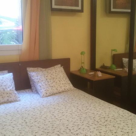 Quiet Apartment In Plaka Atenas Exterior foto