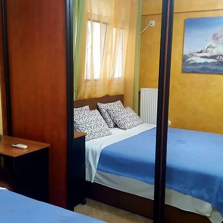 Quiet Apartment In Plaka Atenas Exterior foto