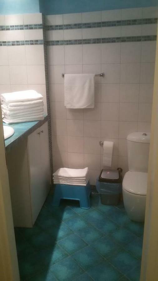 Quiet Apartment In Plaka Atenas Exterior foto