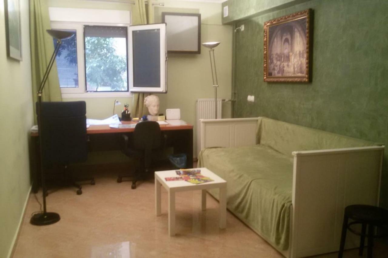 Quiet Apartment In Plaka Atenas Exterior foto